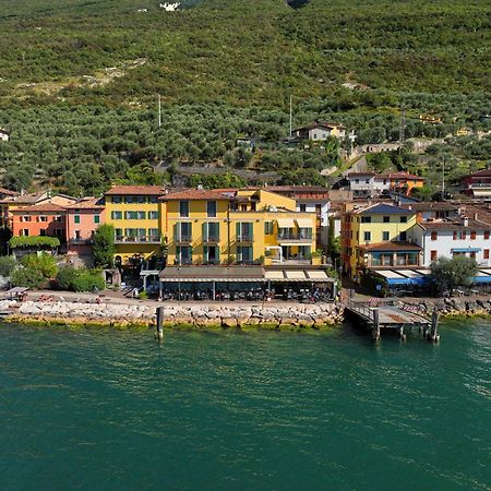 Lake Front Hotel Brenzone Bagian luar foto