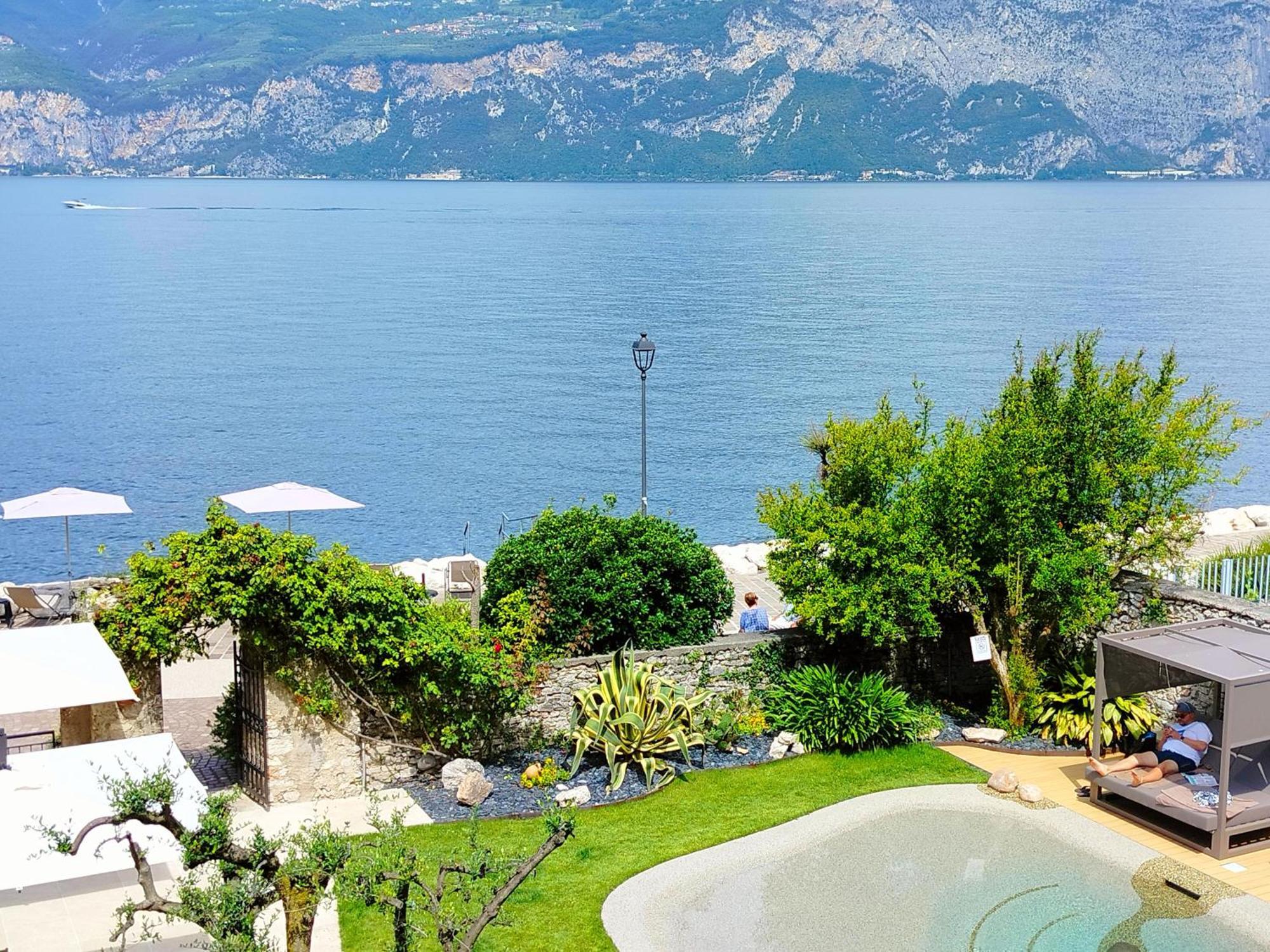 Lake Front Hotel Brenzone Bagian luar foto