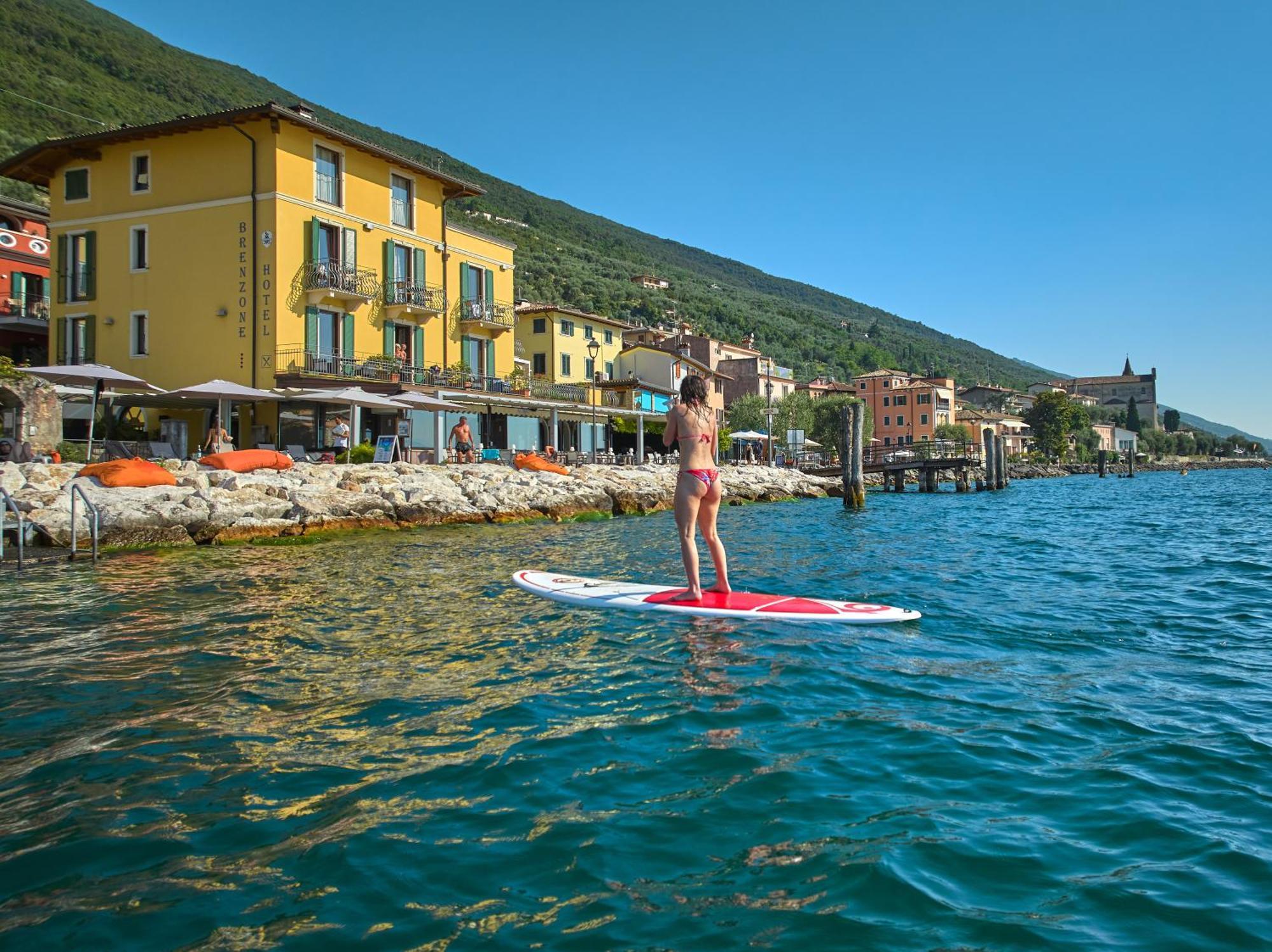Lake Front Hotel Brenzone Bagian luar foto