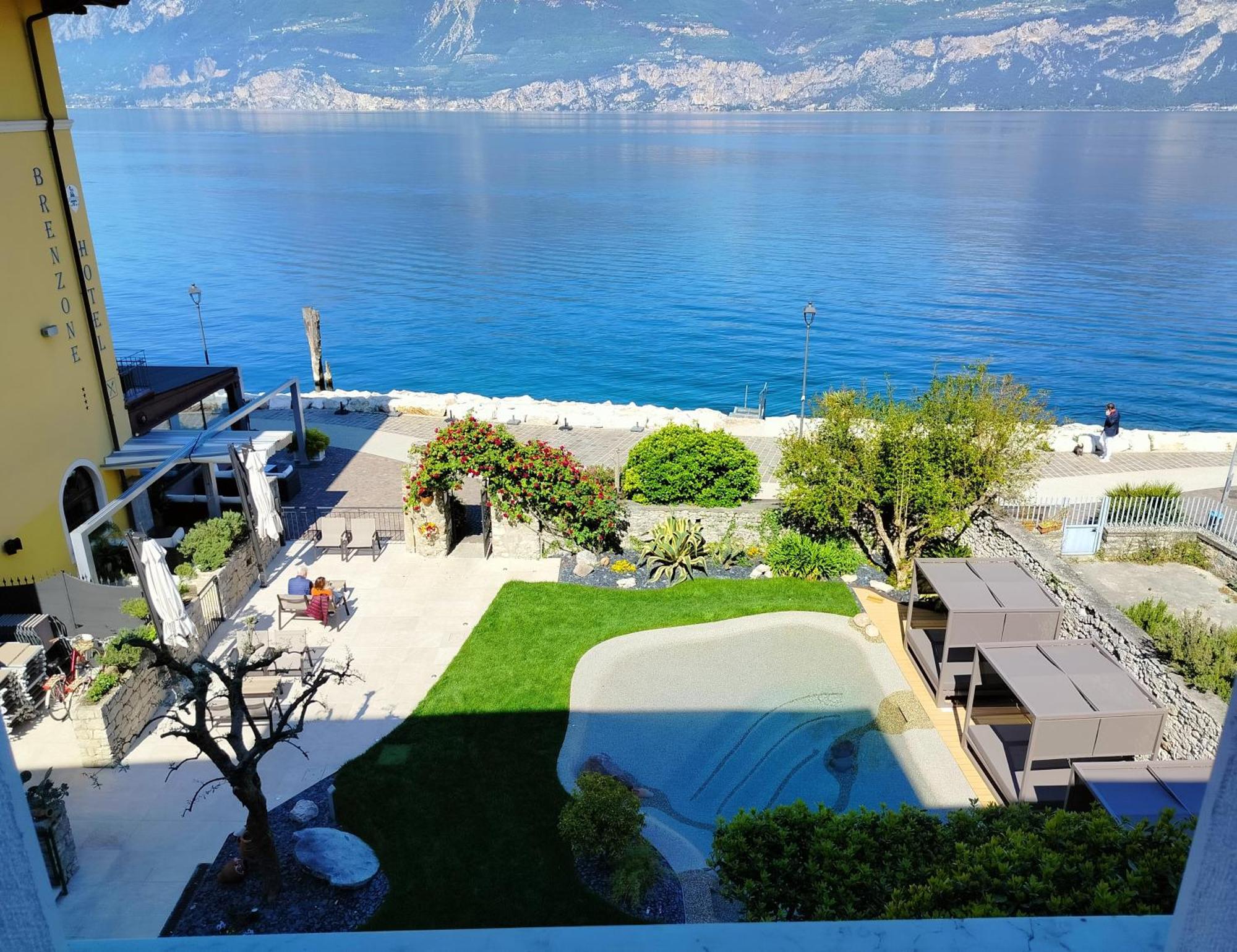 Lake Front Hotel Brenzone Bagian luar foto