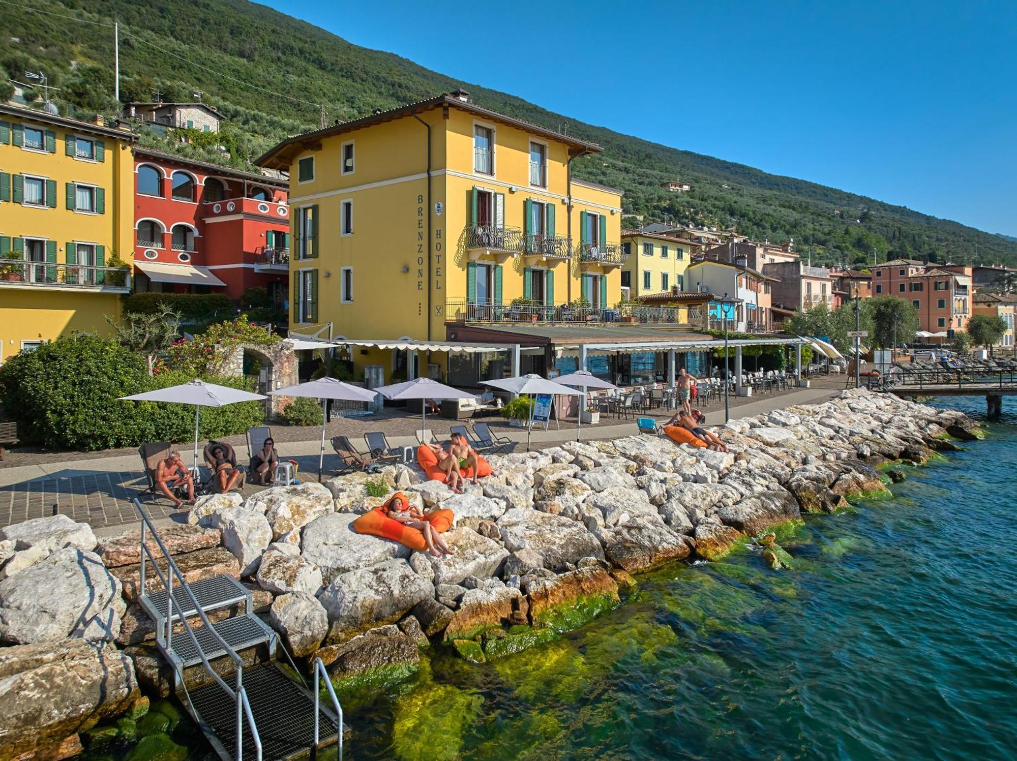 Lake Front Hotel Brenzone Bagian luar foto