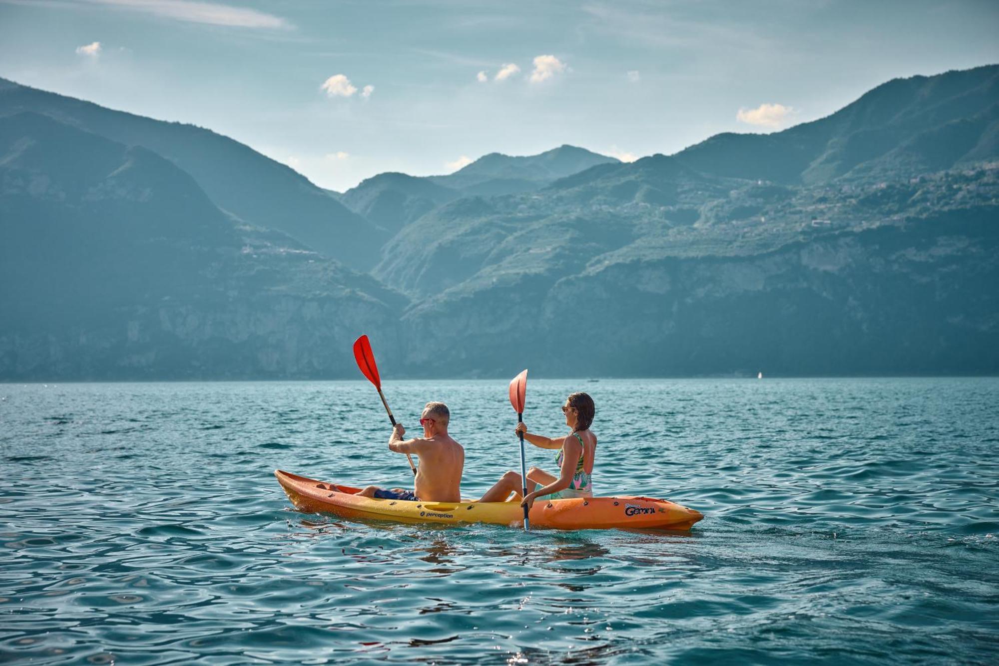 Lake Front Hotel Brenzone Bagian luar foto