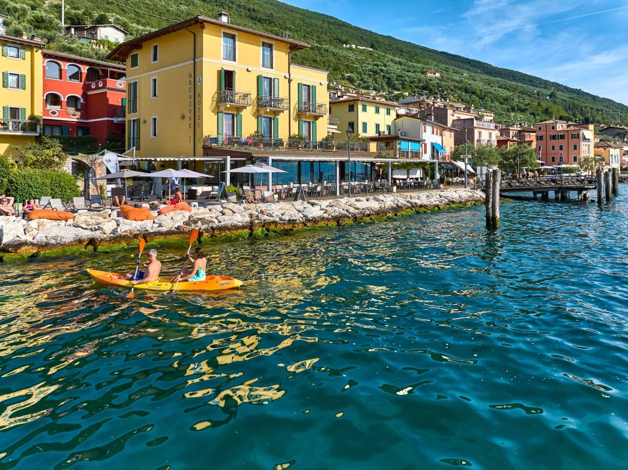 Lake Front Hotel Brenzone Bagian luar foto