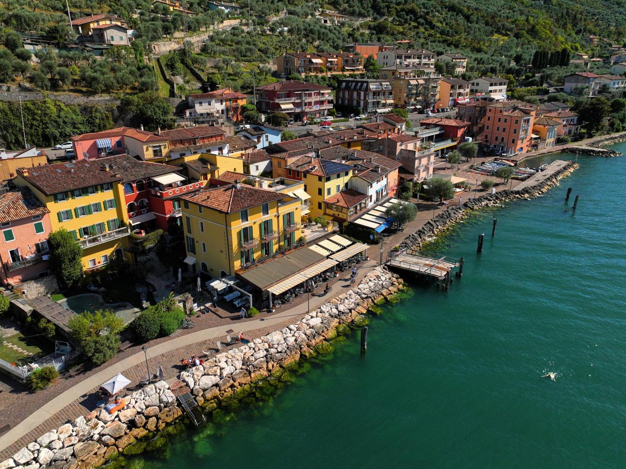 Lake Front Hotel Brenzone Bagian luar foto