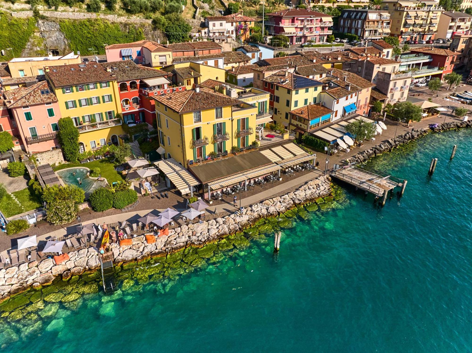 Lake Front Hotel Brenzone Bagian luar foto
