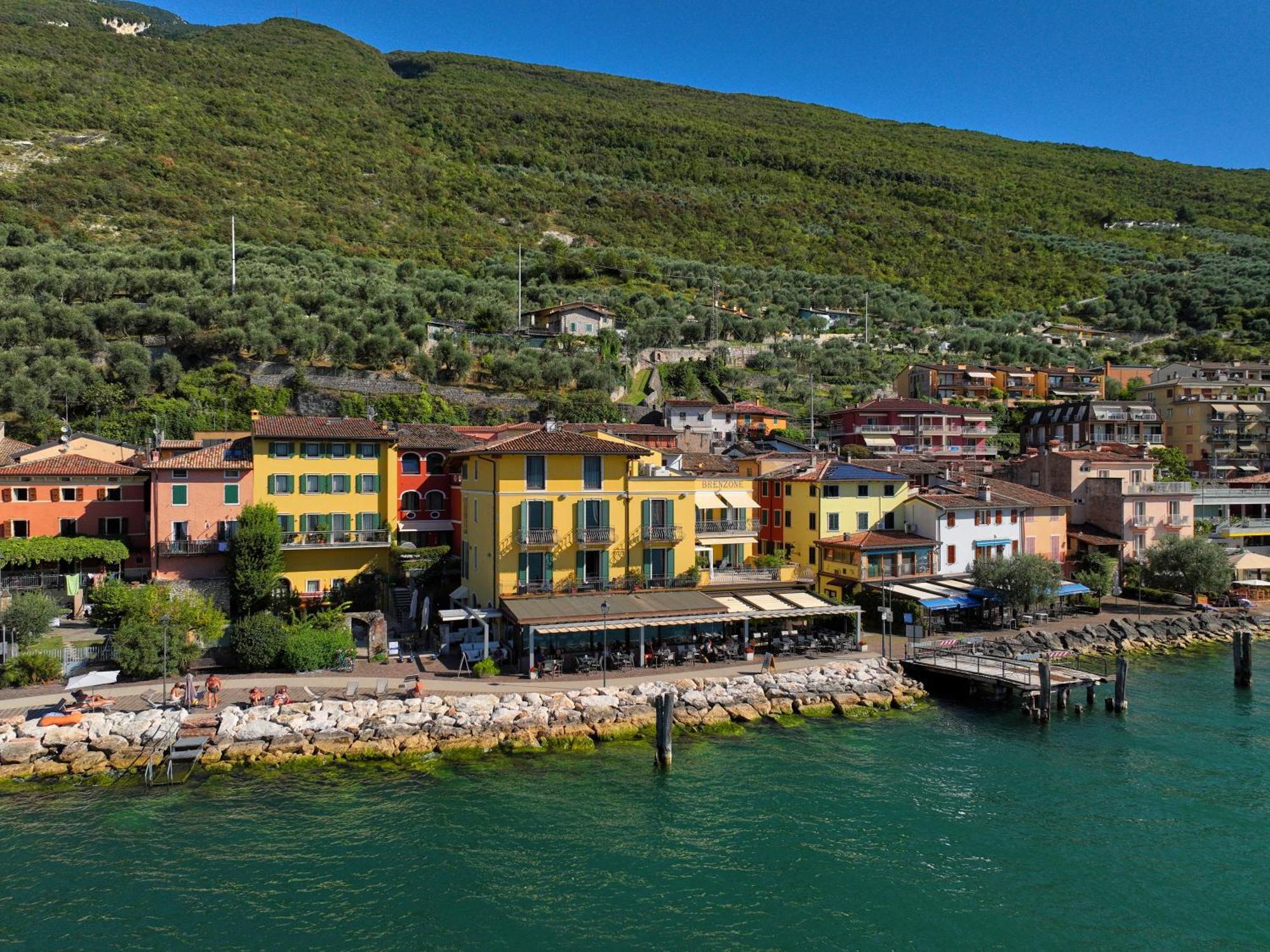 Lake Front Hotel Brenzone Bagian luar foto