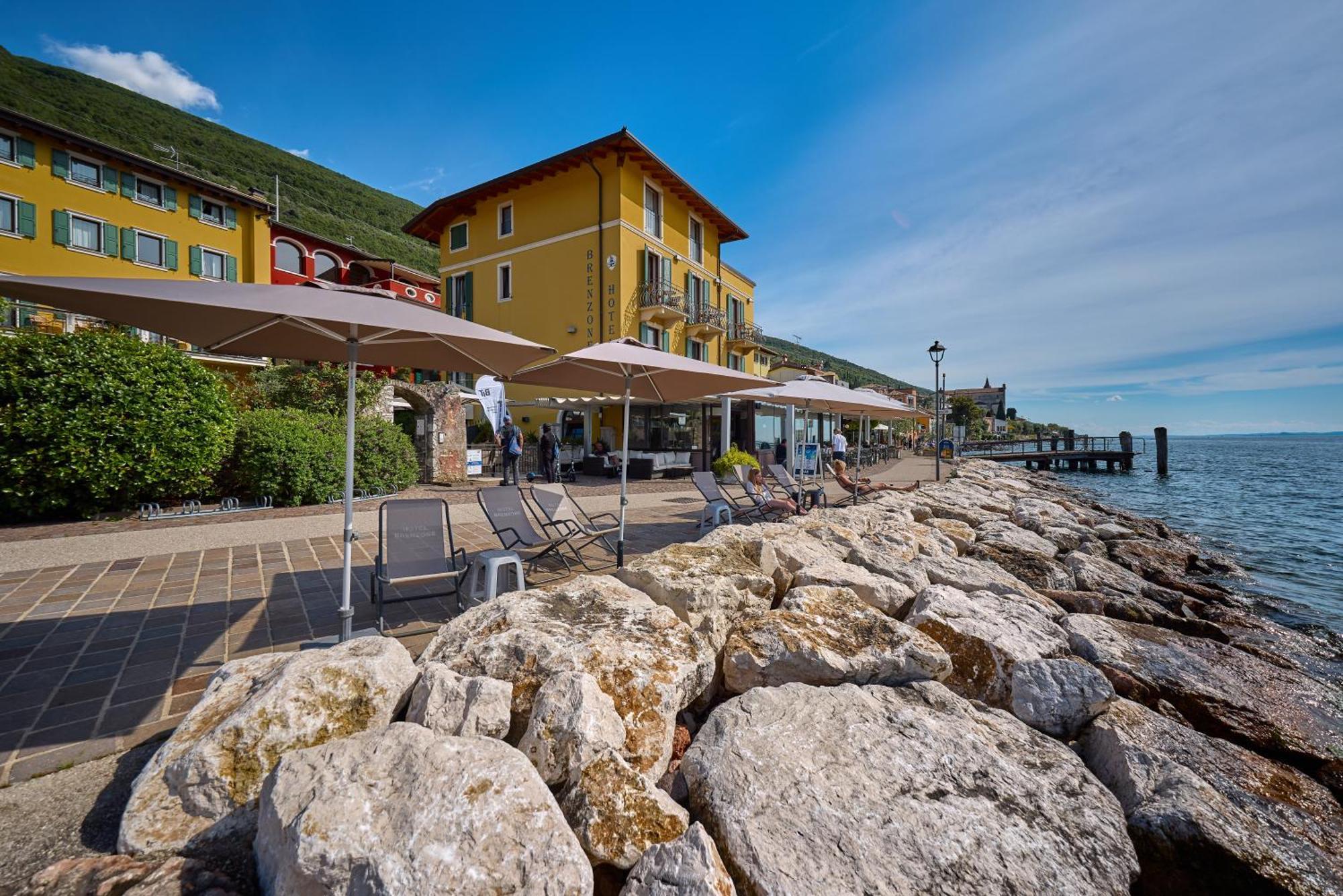 Lake Front Hotel Brenzone Bagian luar foto